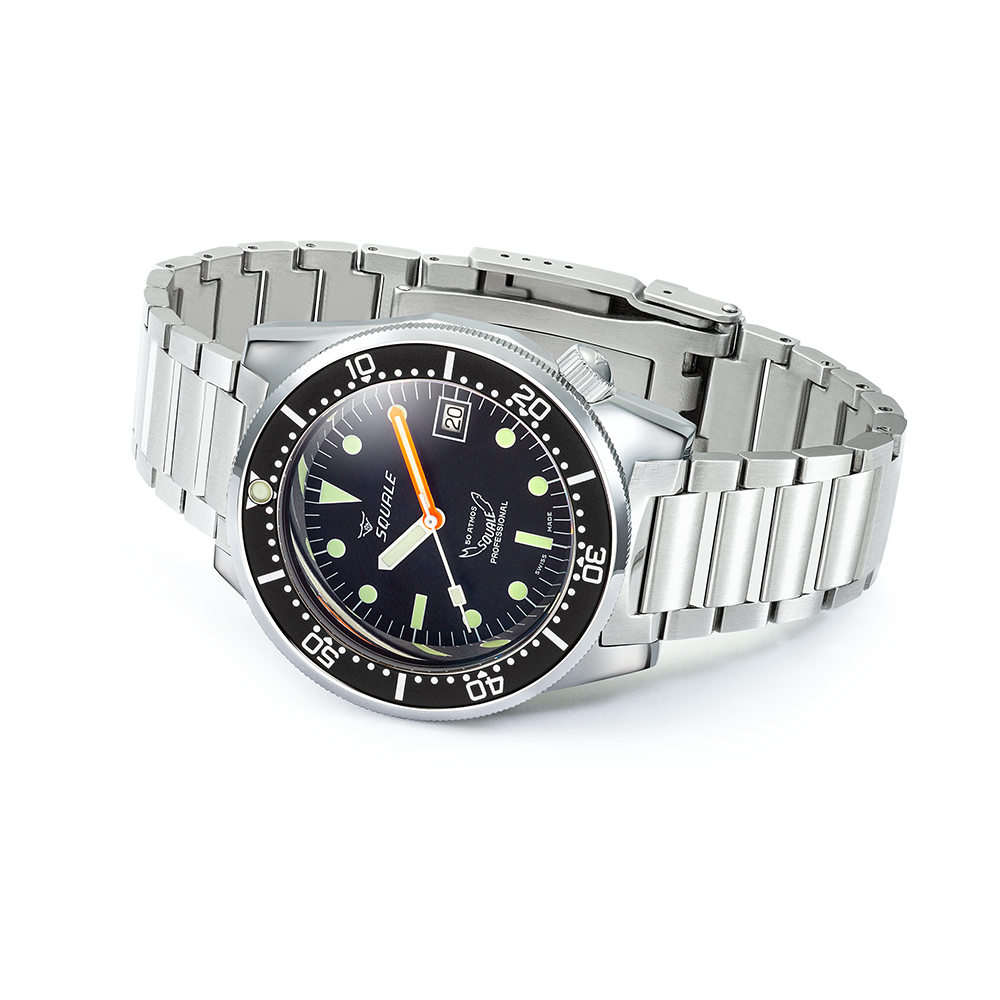 Squale 1521 Classic noire — Base — Acier — détail de la montre