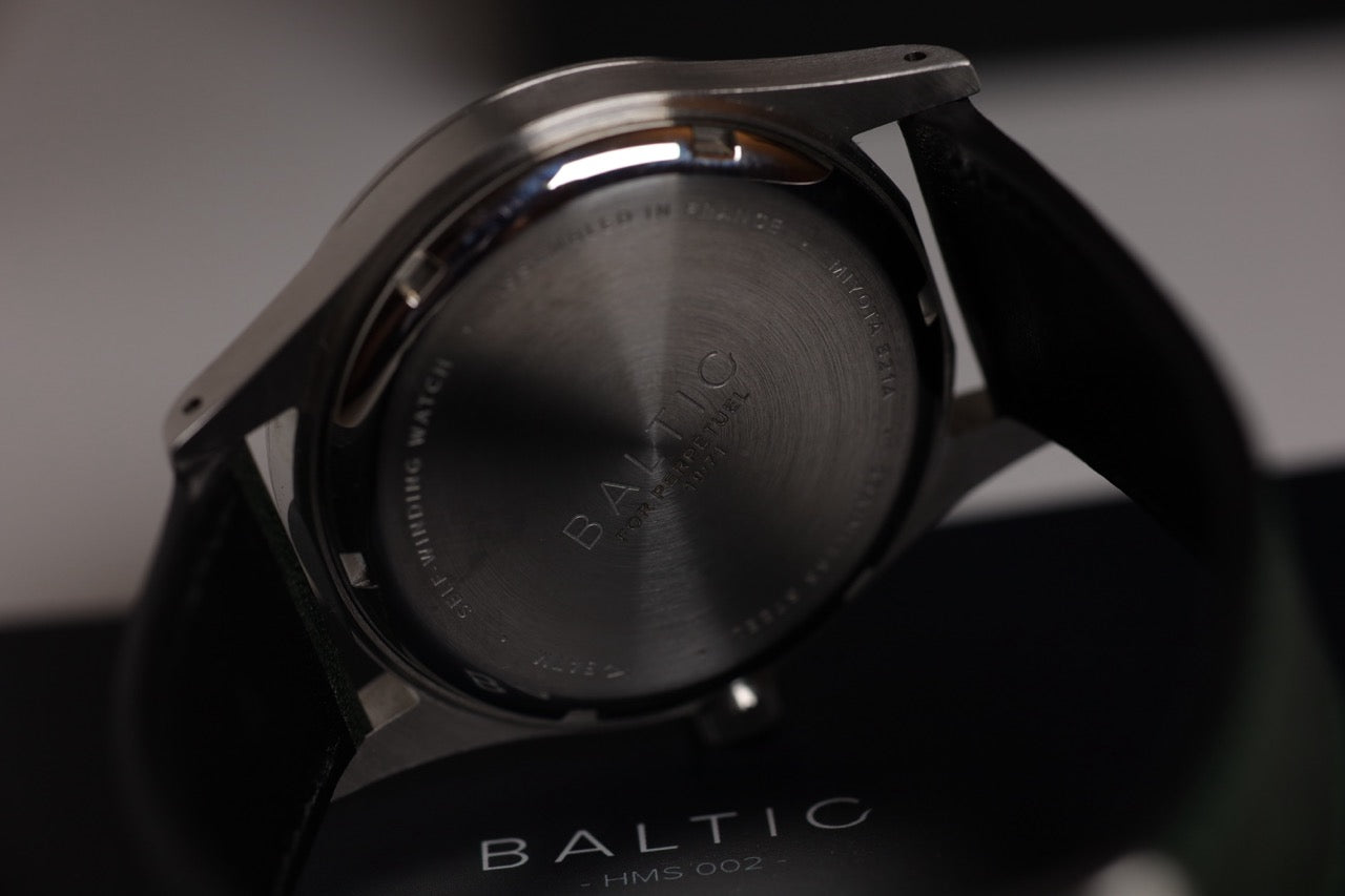 Montre Baltic x Perpetuel : HMS 002 Vert Édition Limitée n°19/71