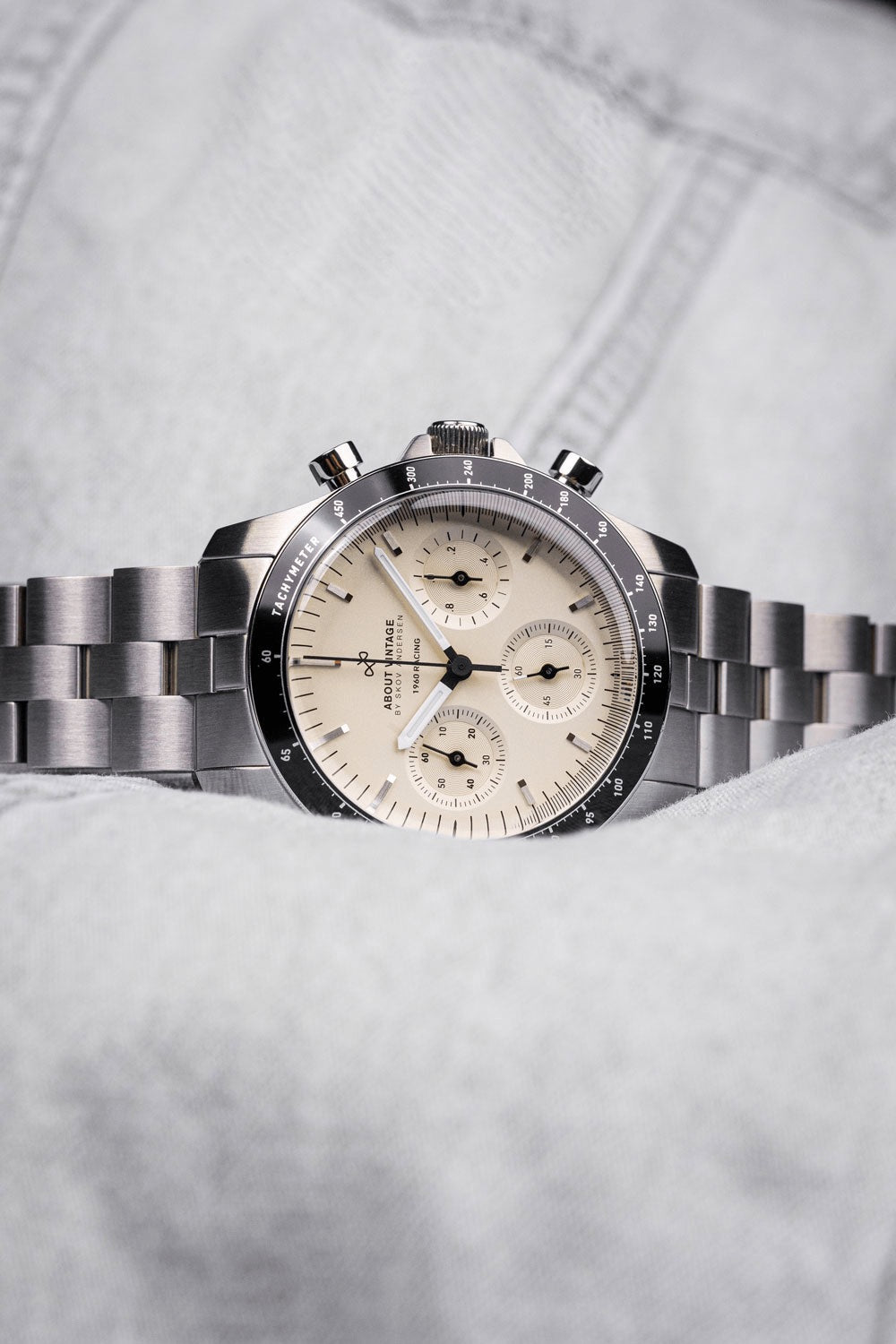 AV86 : 1960 RACING CHRONOGRAPHE - STEEL / OFF WHITE