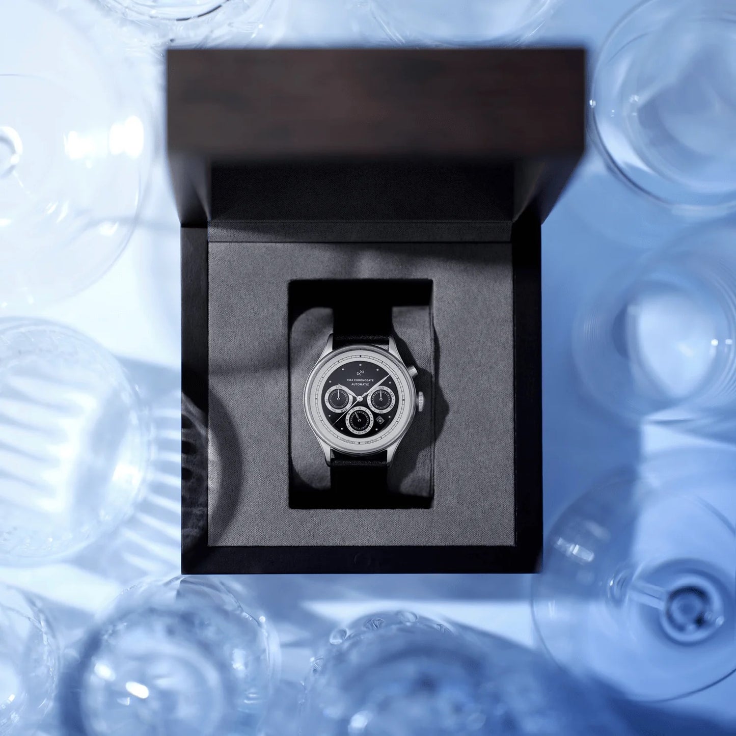 ABOUT VINTAGE : 1564 CHRONODATE - STEEL BLACK