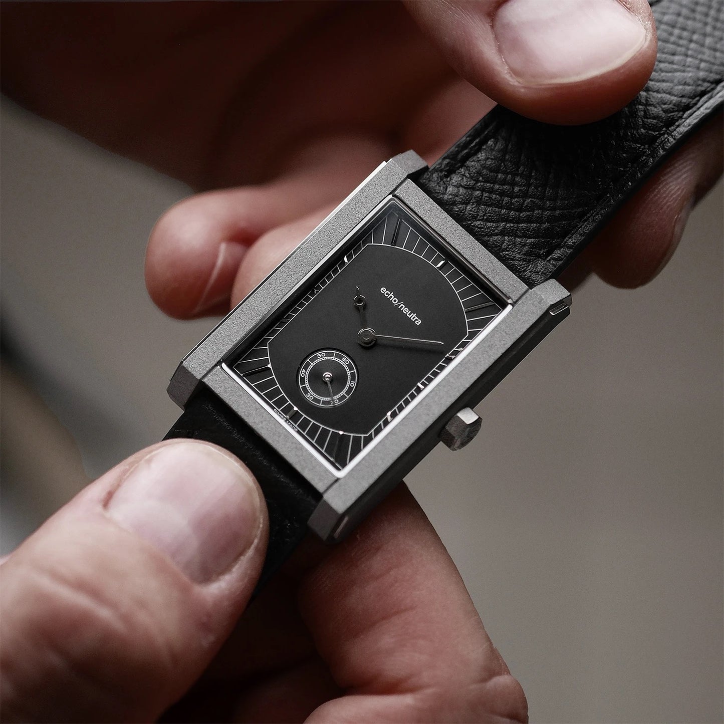 ECHO/NEUTRA : RIVANERA BLACK