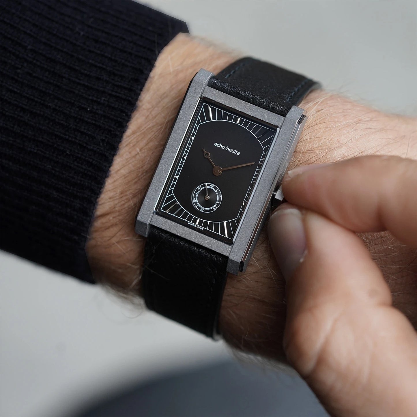 ECHO/NEUTRA : RIVANERA BLACK