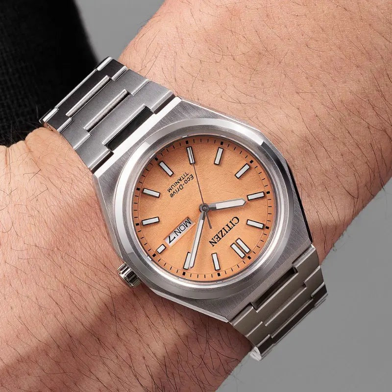 CITIZEN : ECO-DRIVE SUPER TITANIUM AW0130-85ZE