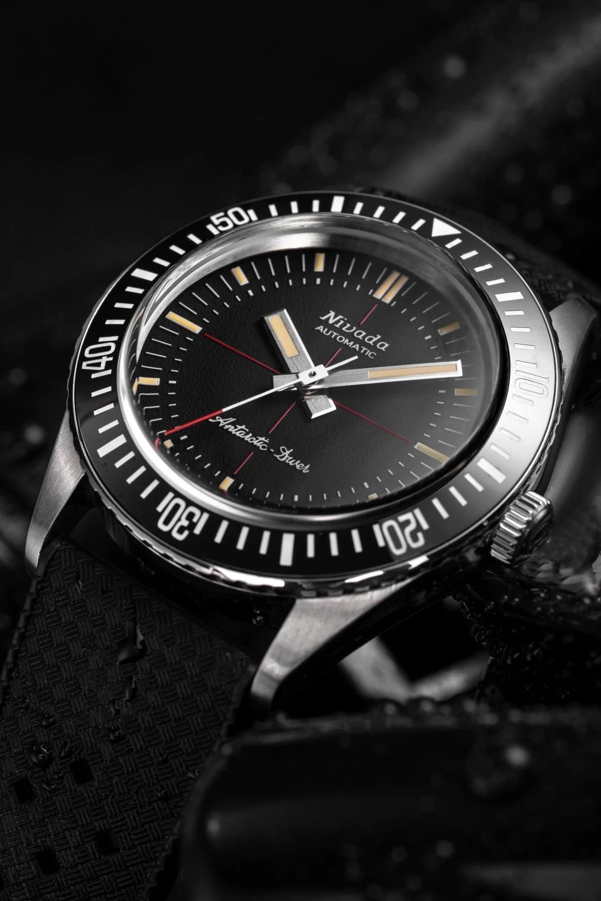 NIVADA GRENCHEN : ANTARCTIC DIVER