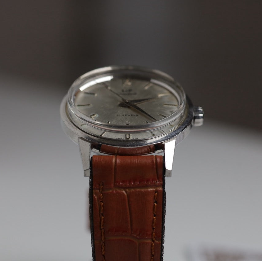 RELOJ LIP GENEVA: ESFERA PLATEADA DE 34 MM