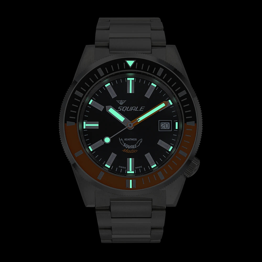 Squale Matic noire et orange satinée, bracelet acier, luminescence dans l’obscurité