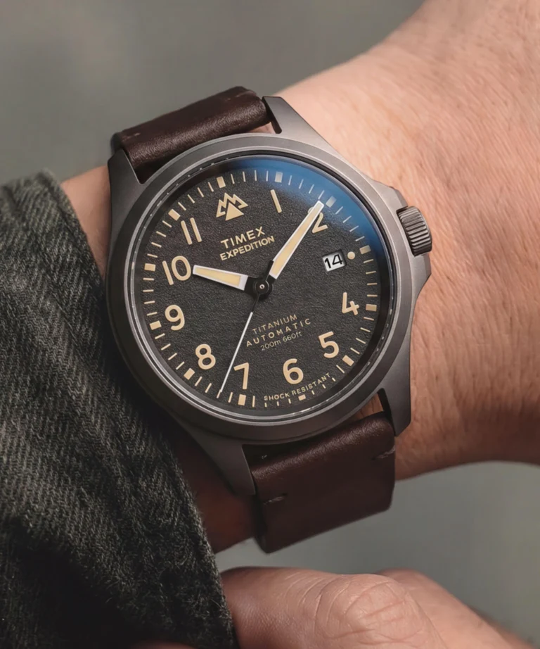 Timex : Expedition Field Post Titanium automatique noir 41 mm, vue de présentation