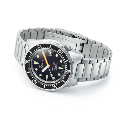 Squale 1521 Black Blasted — Acier sablé — détail de la montre