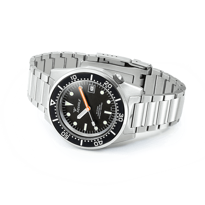 Squale 1521 Classic COSC noire — bracelet acier — profil du boîtier