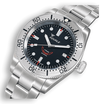 Squale 1545 noire à lunette acier — bracelet acier — détail du cadran