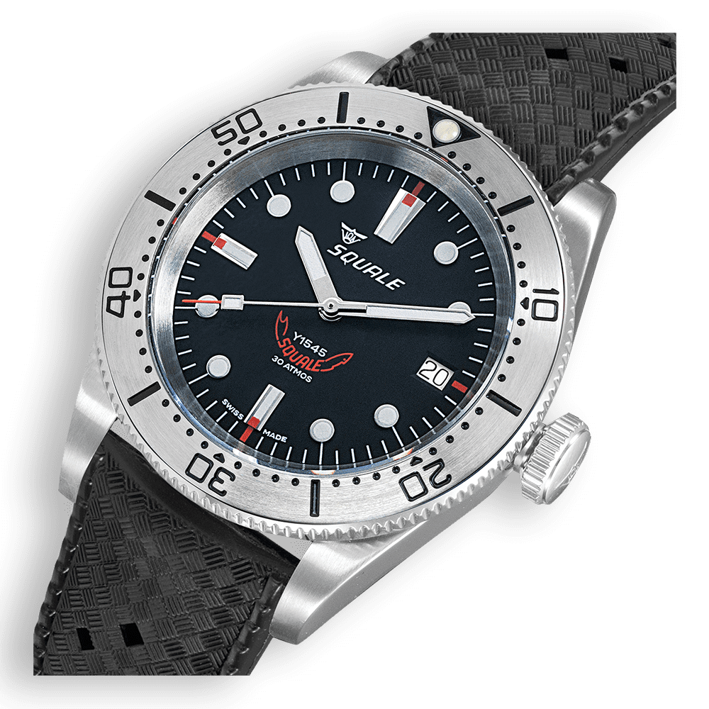 Squale 1545 noire à lunette acier — bracelet caoutchouc noir — détail du cadran