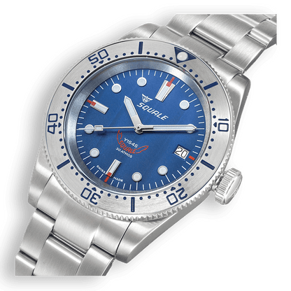 Squale 1545 bleue à lunette acier — bracelet acier — détail du cadran