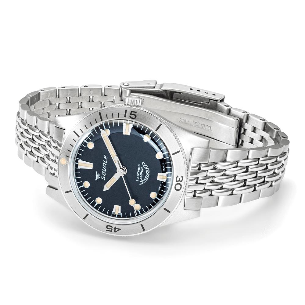 Squale Super Squale Sunray noire — bracelet acier — vue de trois quarts