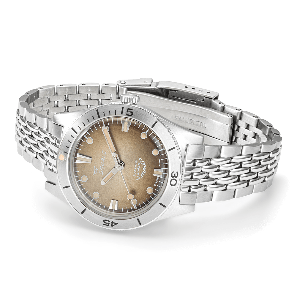 Squale Super Squale Sunray marron — bracelet acier — vue de trois quarts