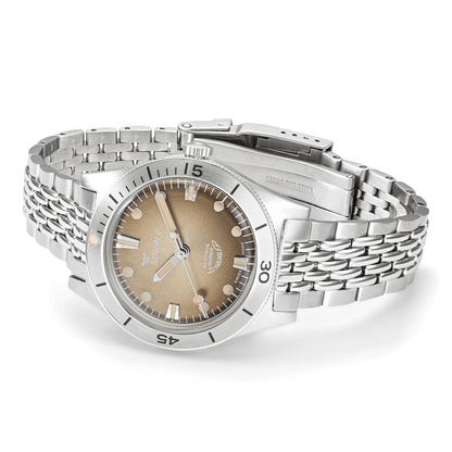 Squale Super Squale Sunray marron — bracelet acier — vue de trois quarts