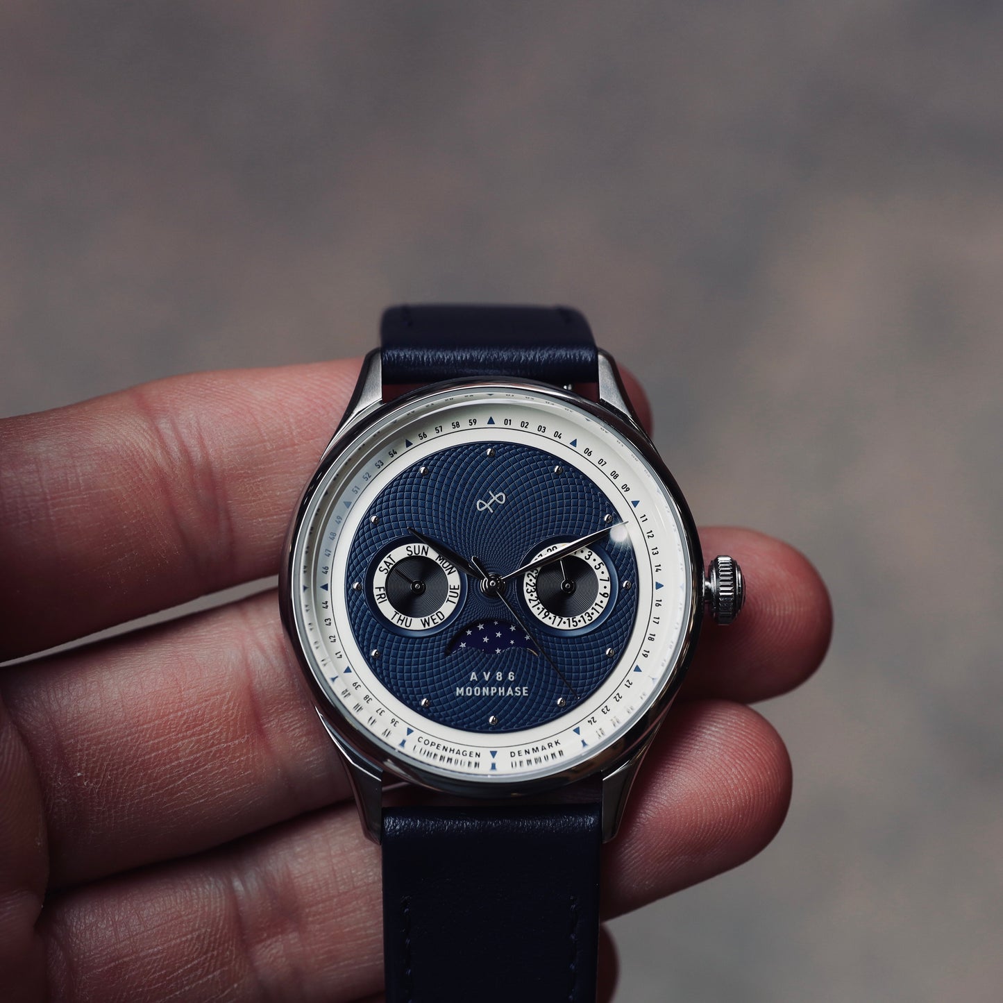 AV86 : 1968 MOONPHASE STEEL DARK BLUE
