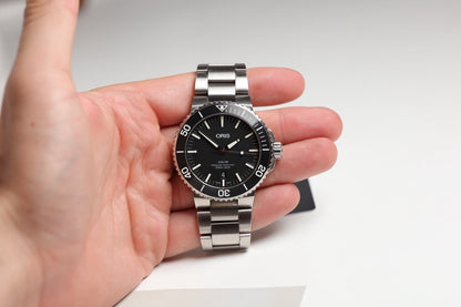 Montre Oris : Aquis Date Matte Black 01 733 7730 4124 07 8 24 05EB