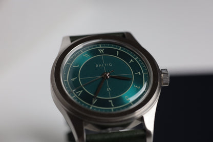 Montre Baltic x Perpetuel : HMS 002 Vert Édition Limitée n°19/71