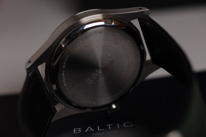Montre Baltic x Perpetuel : HMS 002 Vert Édition Limitée n°19/71
