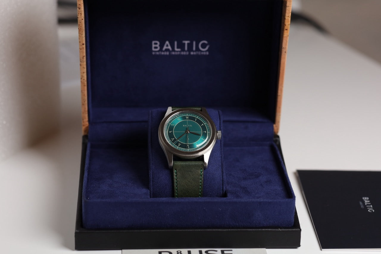 Montre Baltic x Perpetuel : HMS 002 Vert Édition Limitée n°19/71