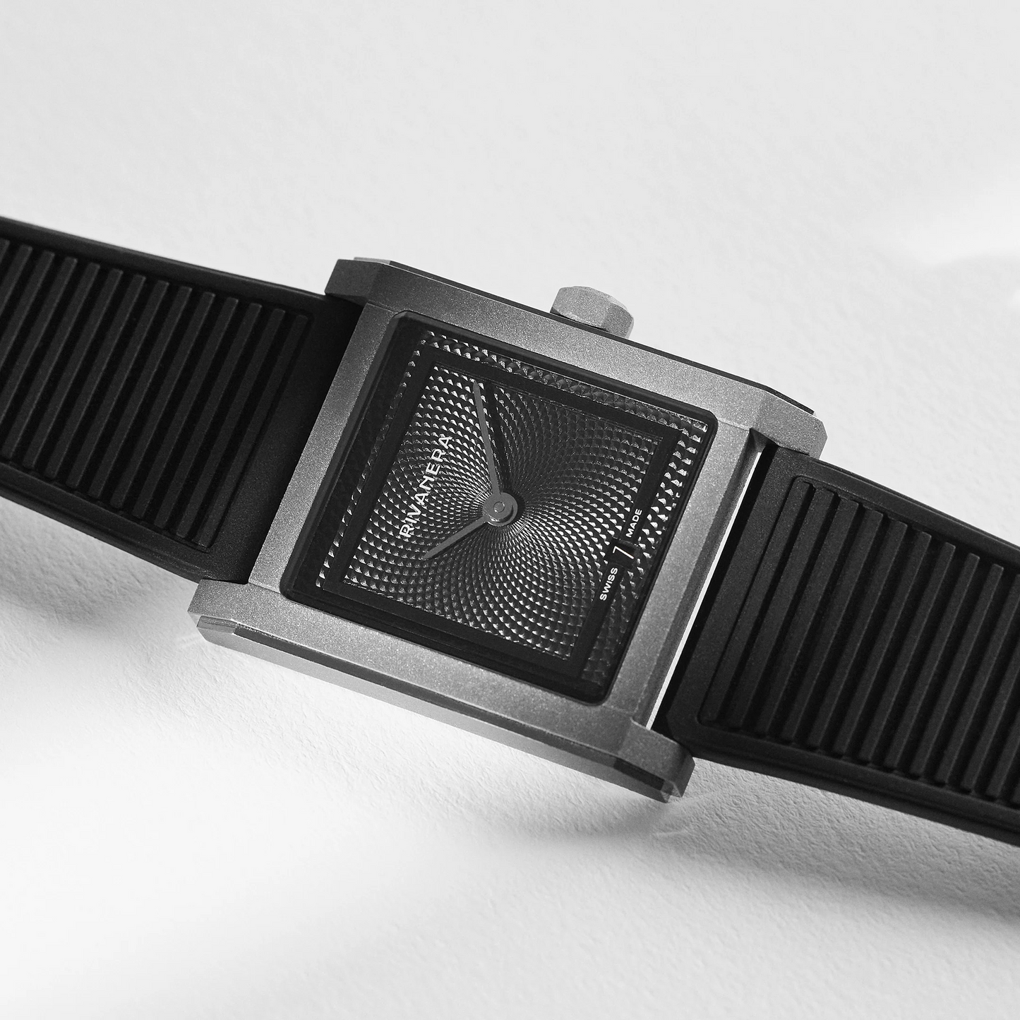 ECHO/NEUTRA : RIVANERA PICCOLO NOIRE GB