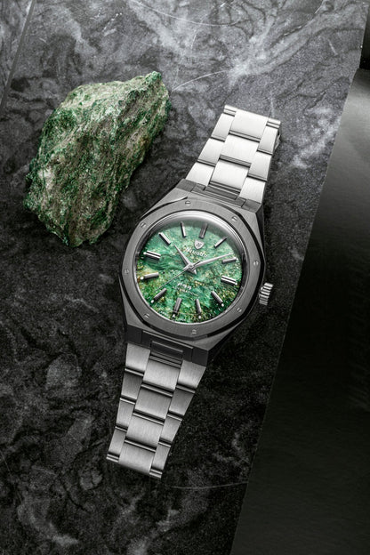 MONTRE NIVADA GRENCHEN F77 AVENTURINE VERTE MARK 2 38MM