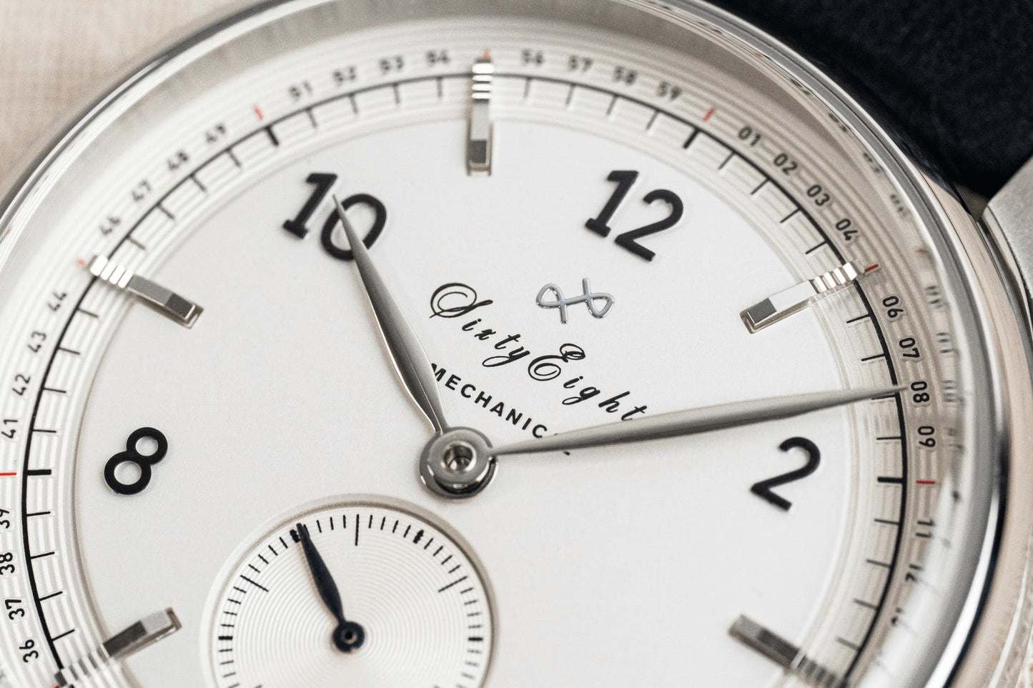 AV86 : 1968 MECHANICAL STEEL WHITE