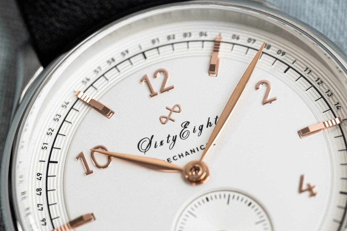 AV86 : 1968 MECHANICAL STEEL WHITE & ROSE GOLD