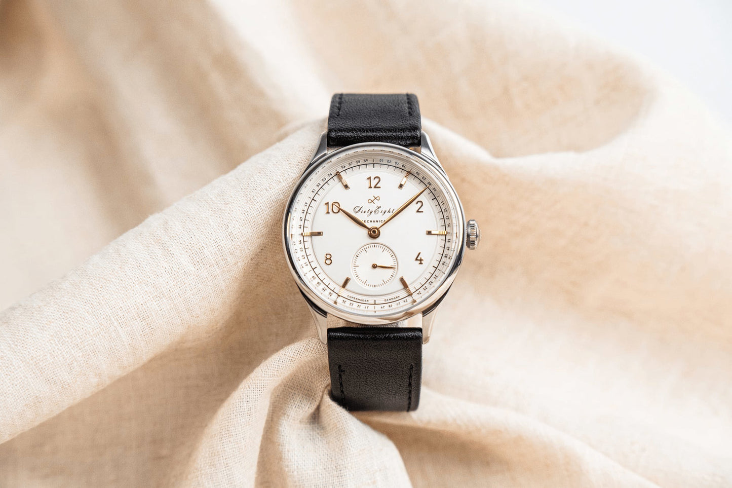 AV86 : 1968 MECHANICAL STEEL WHITE & ROSE GOLD