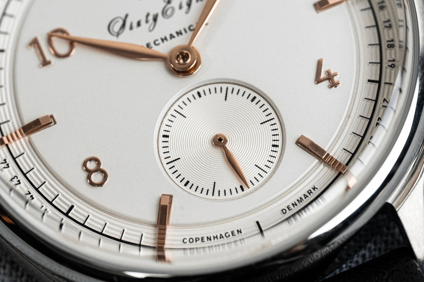 AV86 : 1968 MECHANICAL STEEL WHITE & ROSE GOLD