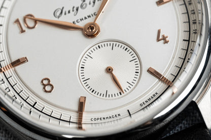 AV86 : 1968 MECHANICAL STEEL WHITE & ROSE GOLD