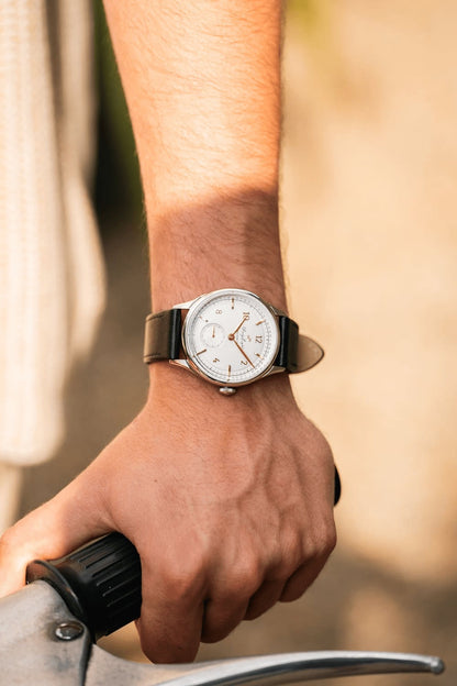 AV86 : 1968 MECHANICAL STEEL WHITE & ROSE GOLD
