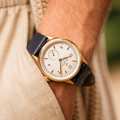 AV86 : 1968 MECHANICAL GOLD WHITE