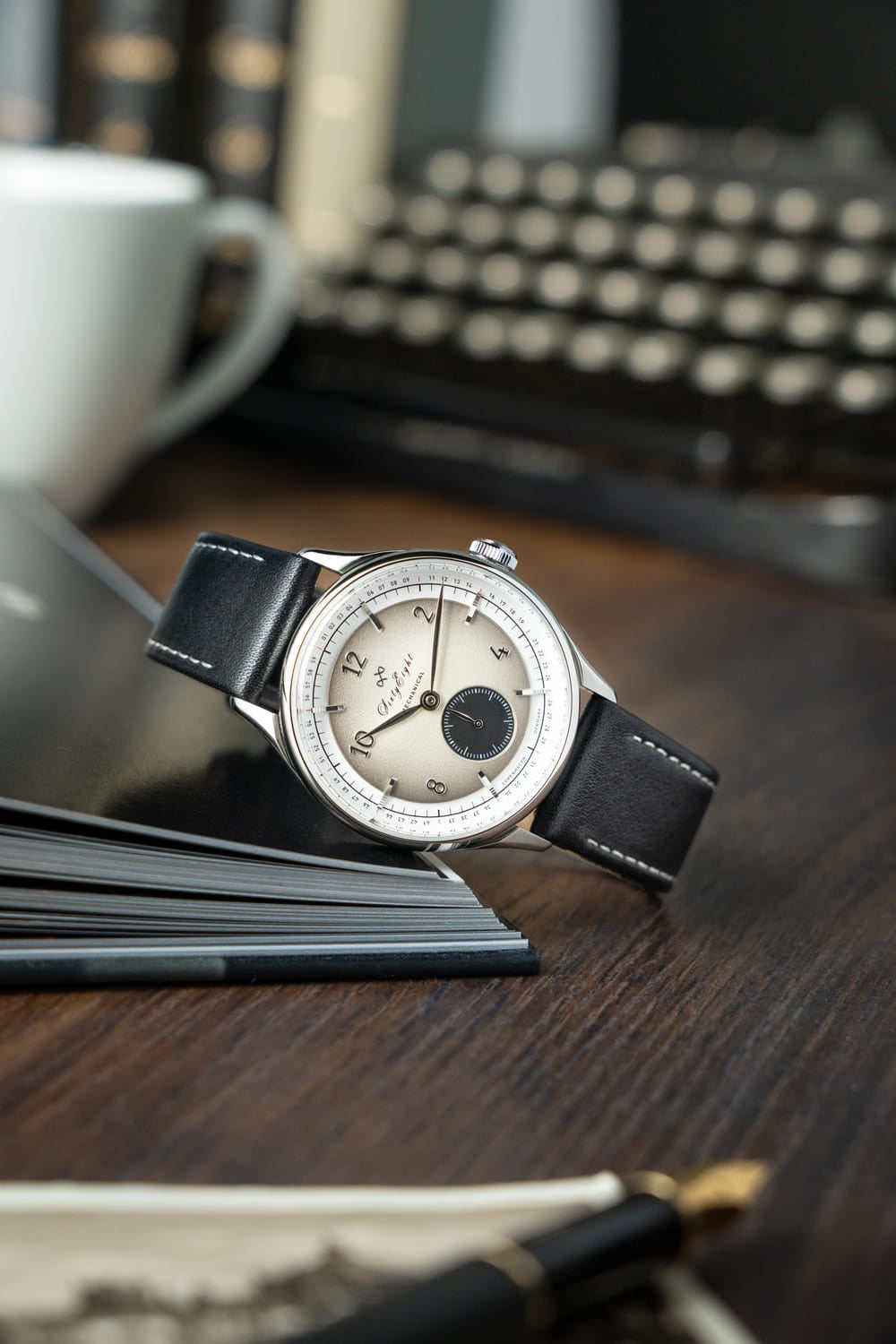 AV86 : 1968 MECHANICAL STEEL SAND & BLACK