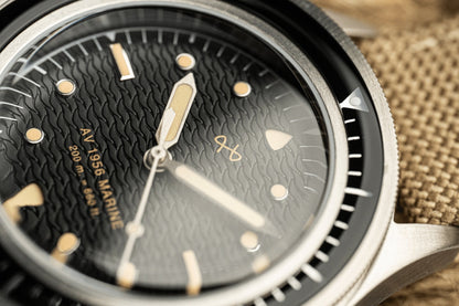 ACERCA DE VINTAGE: 1956 MARINO - ACERO NEGRO