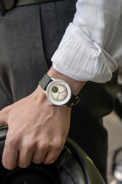 AV86 : 1968 MECHANICAL STEEL SAND & BLACK
