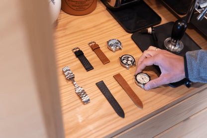 AV86 : 1960 RACING CHRONOGRAPHE - STEEL / OFF WHITE