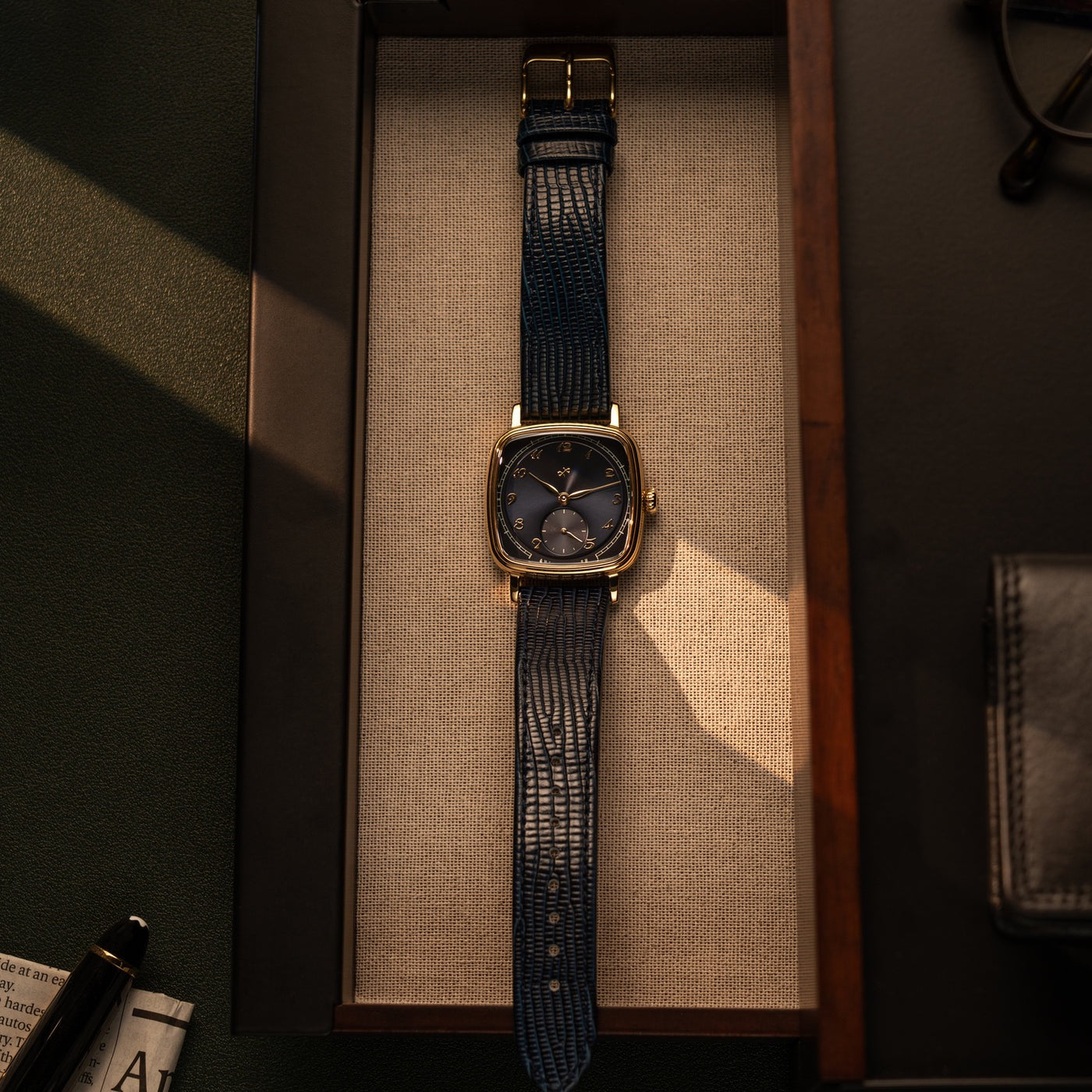 MONTRE AV86 : 1954 AMALFI MÉCANIQUE BLEU NUIT & OR