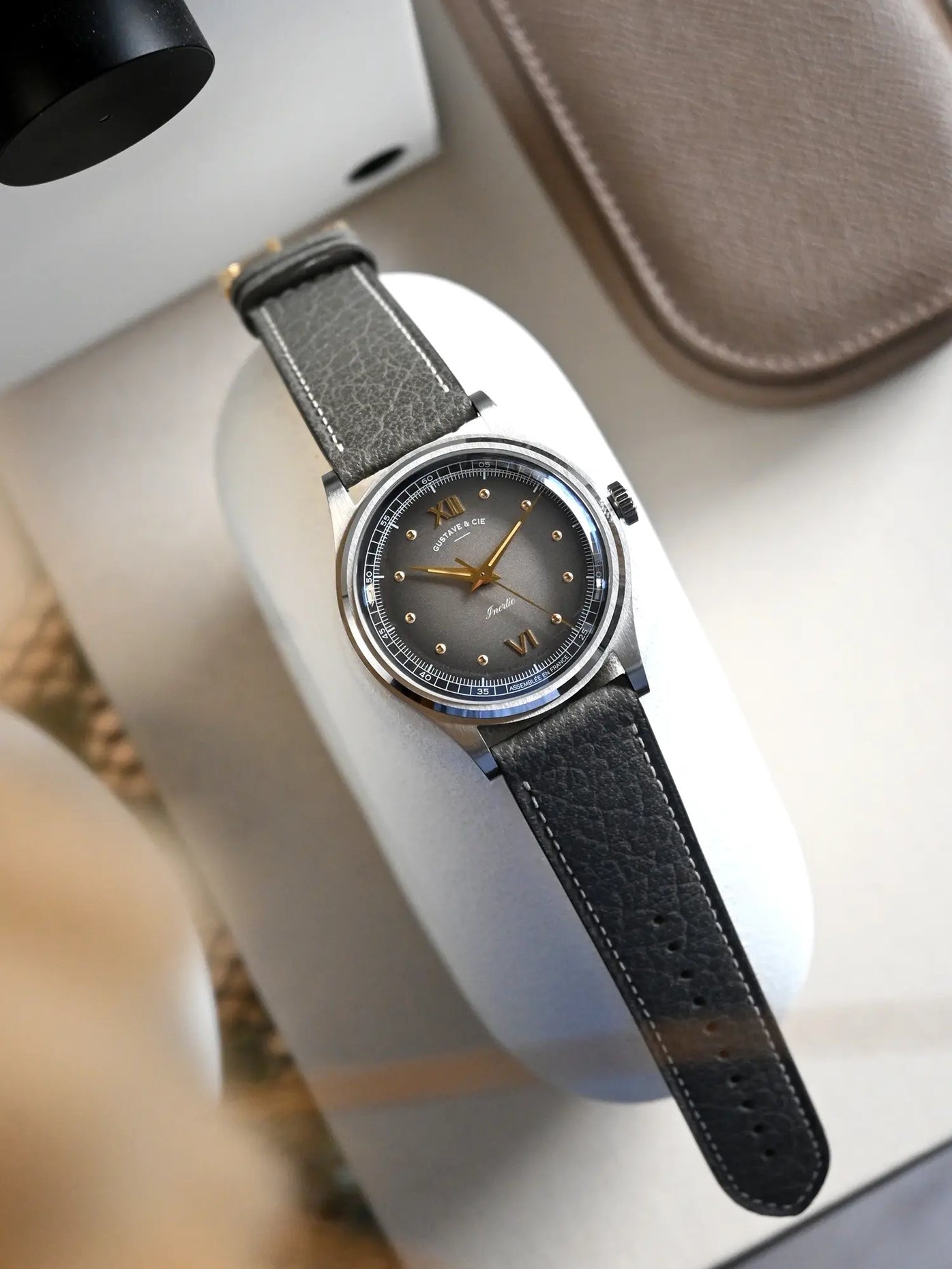 GUSTAVE : LÉON 12H GRIS