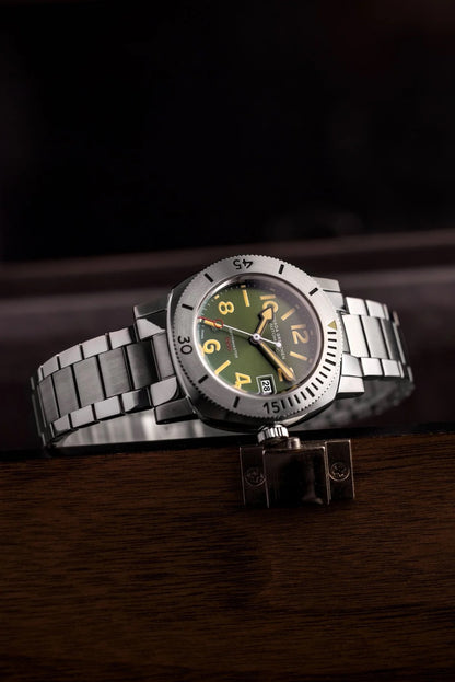 NIVADA GRENCHEN : DEPTHMASTER GREEN DATE