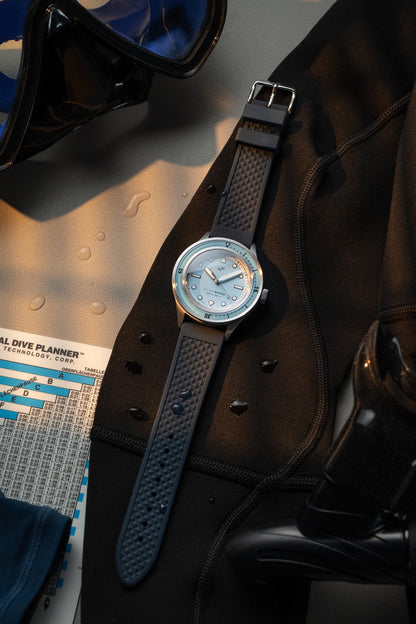 MONTRE AV86 : 1956 MARINE QUARTZ BLEU CLAIR