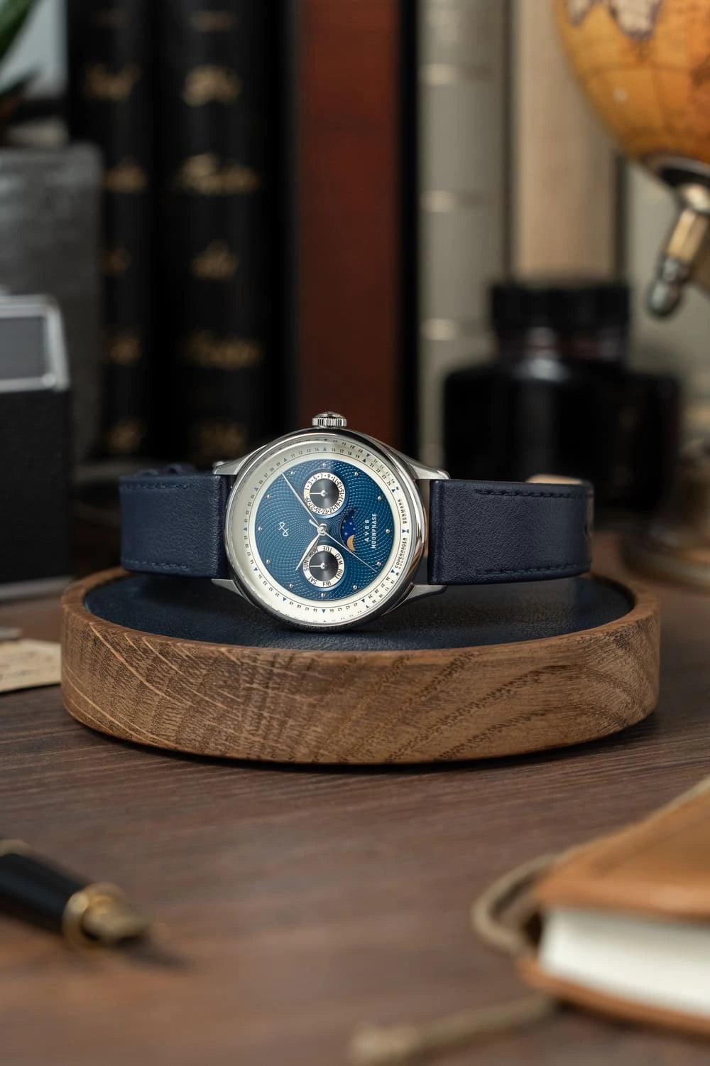 AV86 : 1968 MOONPHASE STEEL DARK BLUE