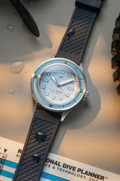 MONTRE AV86 : 1956 MARINE QUARTZ BLEU CLAIR