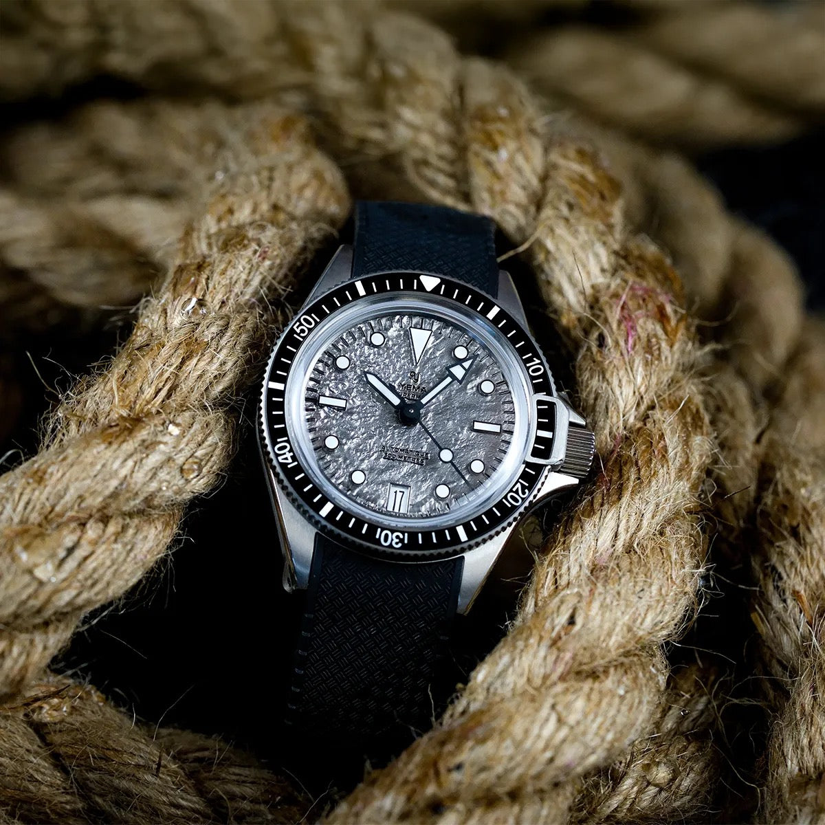 MONTRE YEMA : SUPERMAN TITANE MOONTIDE CMM.11 ÉDITION LIMITÉE