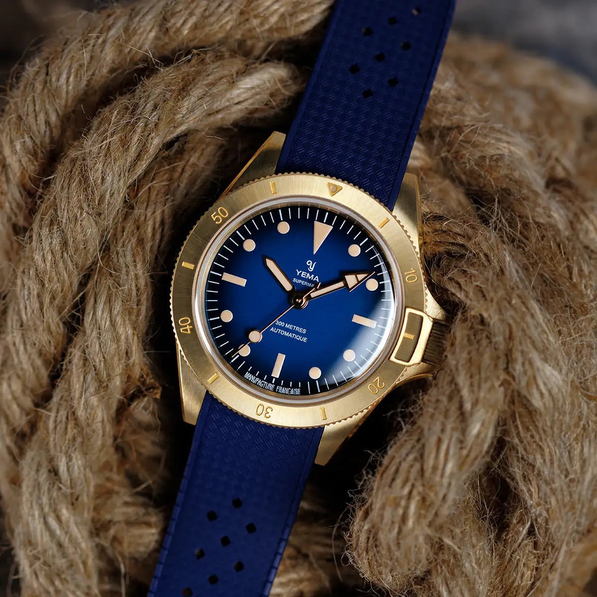 YEMA WATCH: SUPERMAN BRONZE BLUE 10CM