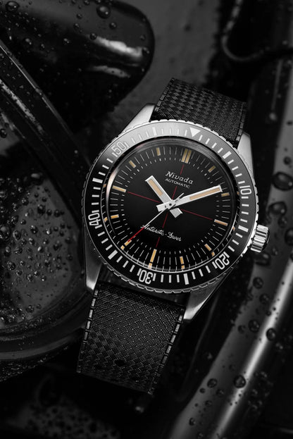 NIVADA GRENCHEN : ANTARCTIC DIVER