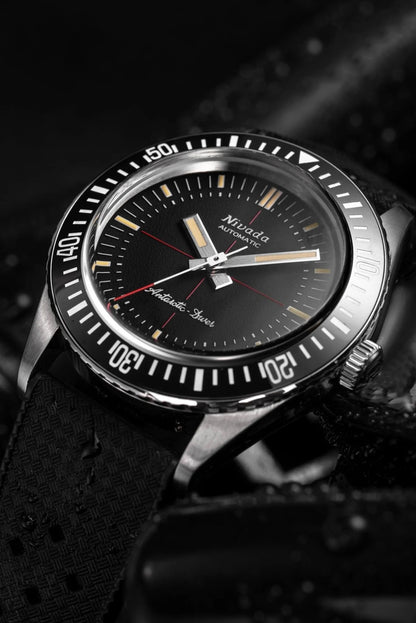 NIVADA GRENCHEN : ANTARCTIC DIVER