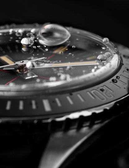NIVADA GRENCHEN : ANTARCTIC DIVER