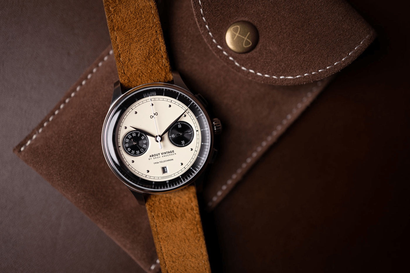 AV86 : 1934 TELECHRON STEEL OFF WHITE & BLACK