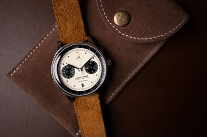 AV86 : 1934 TELECHRON STEEL OFF WHITE & BLACK